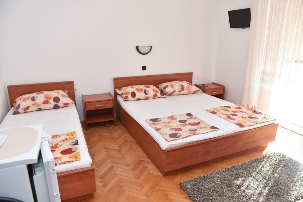 Apartmans And Rooms "Slavica" Novalja Exteriör bild