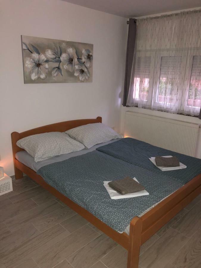 Apartmans And Rooms "Slavica" Novalja Exteriör bild