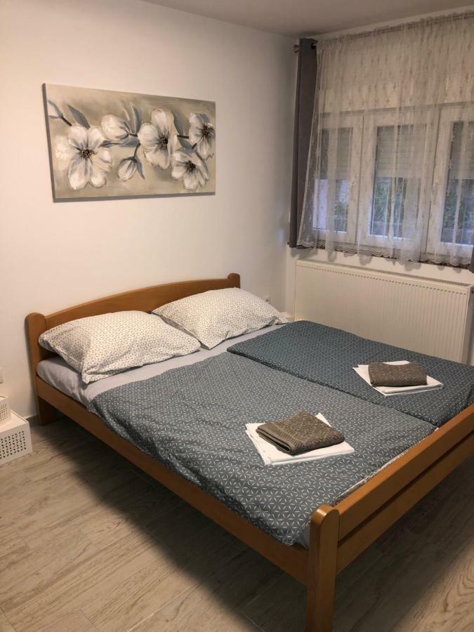 Apartmans And Rooms "Slavica" Novalja Exteriör bild