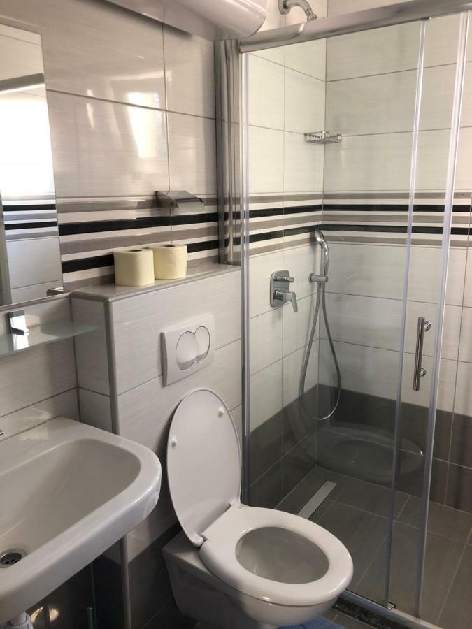 Apartmans And Rooms "Slavica" Novalja Exteriör bild